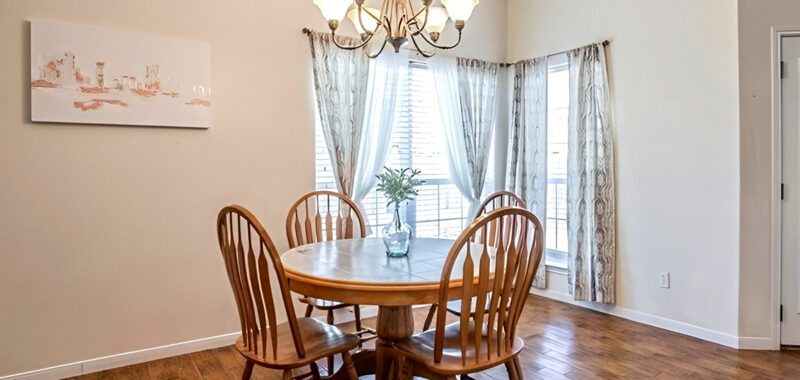 Dining Room with Classic Oak Round Table